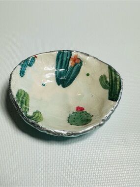 Handcrafted Clay and Resin Cactus Pattern Trinket Dish - White and Green